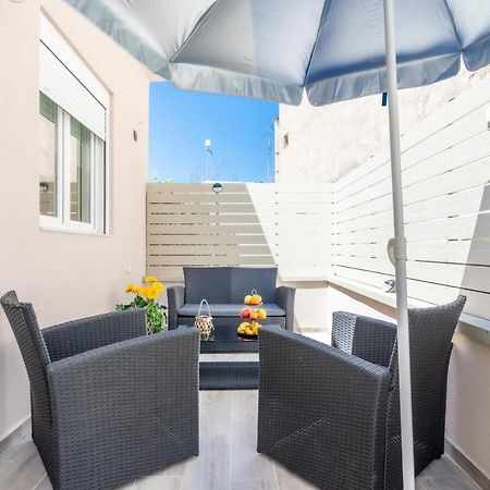 Sophia'S Comfortable Home With A Private Backyard Gazi Exterior photo