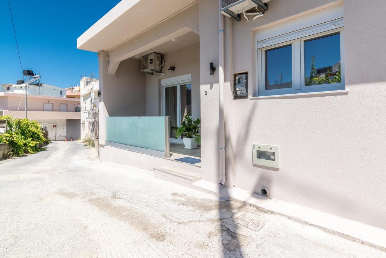 Sophia'S Comfortable Home With A Private Backyard Gazi Exterior photo