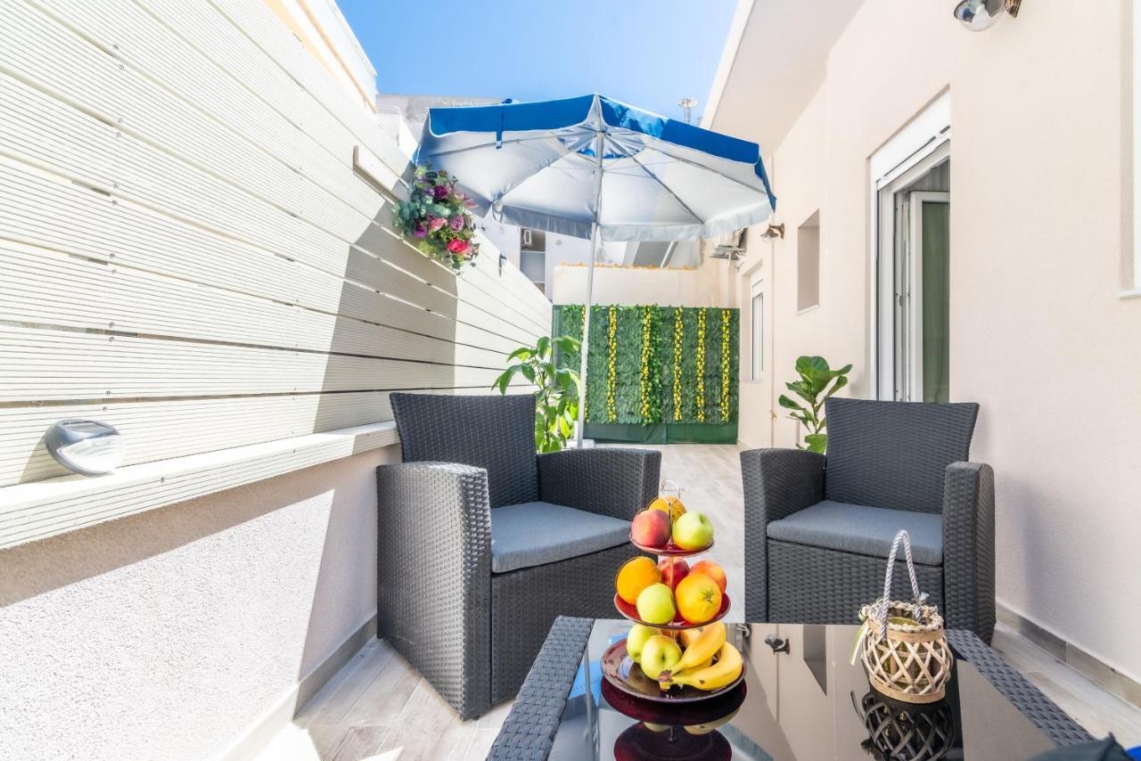 Sophia'S Comfortable Home With A Private Backyard Gazi Exterior photo